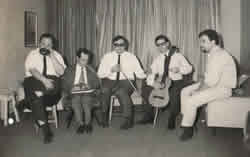 Guillermo Mar&iacute;n (yerbomat&oacute;fono), Ra&uacute;l Puig (manguel&oacute;dica), Horacio L&oacute;pez (serrucho), Jorge Maronna (el m&aacute;s joven del grupo, con 17 a&ntilde;os, interpretando el contrachitarrone da gamba) y Jorge Schussheim.