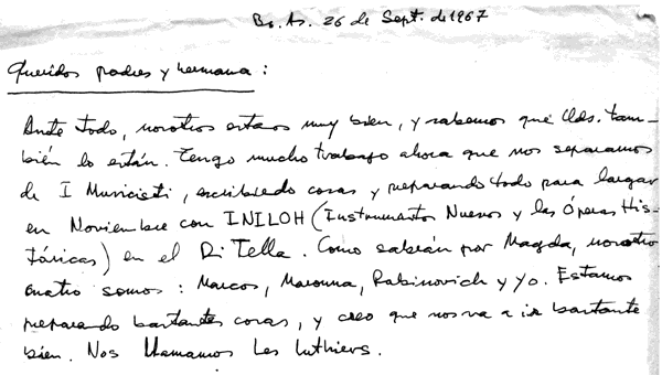 Gerardo Masana comenta a sus padres y a su hermana la escisi&oacute;n de I Musicisti y la creaci&oacute;n de Les Luthiers.