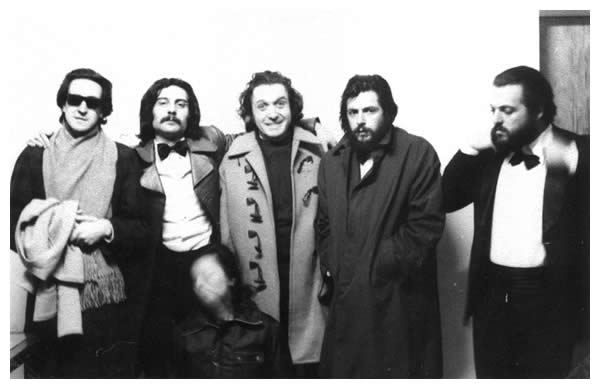 En pleno invierno, luego de una funci&oacute;n, posan para la foto Masana, Maronna, Acher, N&uacute;&ntilde;ez Cort&eacute;s y Rabinovich (1972).