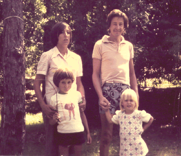Los Masana en pleno, durante la gira de Les Luthiers en Punta del Este, Uruguay. Malena y Gerardo junto a Sebasti&aacute;n y Ana Magdalena.